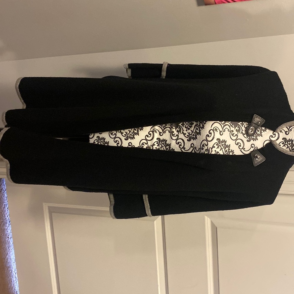 Seraphine maternity cape